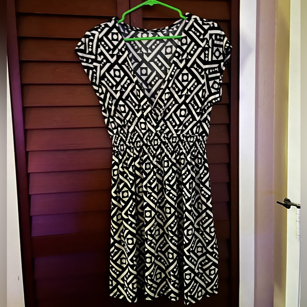 Black and white, Aztec design, size Large, above the knee, cinched waist dress